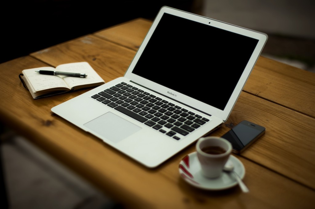coffee-apple-iphone-laptop