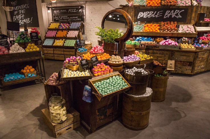 visual merchandising Lush physical stores