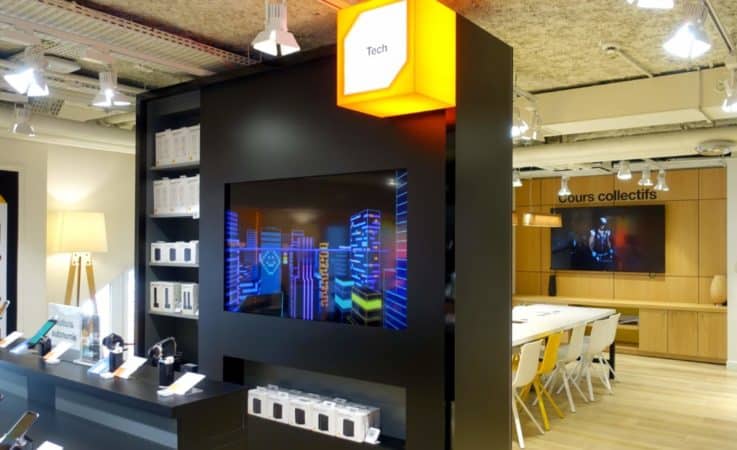 electronics retail store Paris