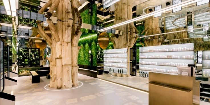 Louis Vuitton: Art, Fashion and Architecture Book  Store design interior,  Store interiors, Top interior designers